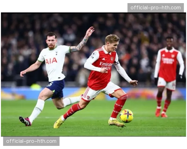 英超第32轮：阿森纳客场2-0力克热刺，重回积分榜榜首